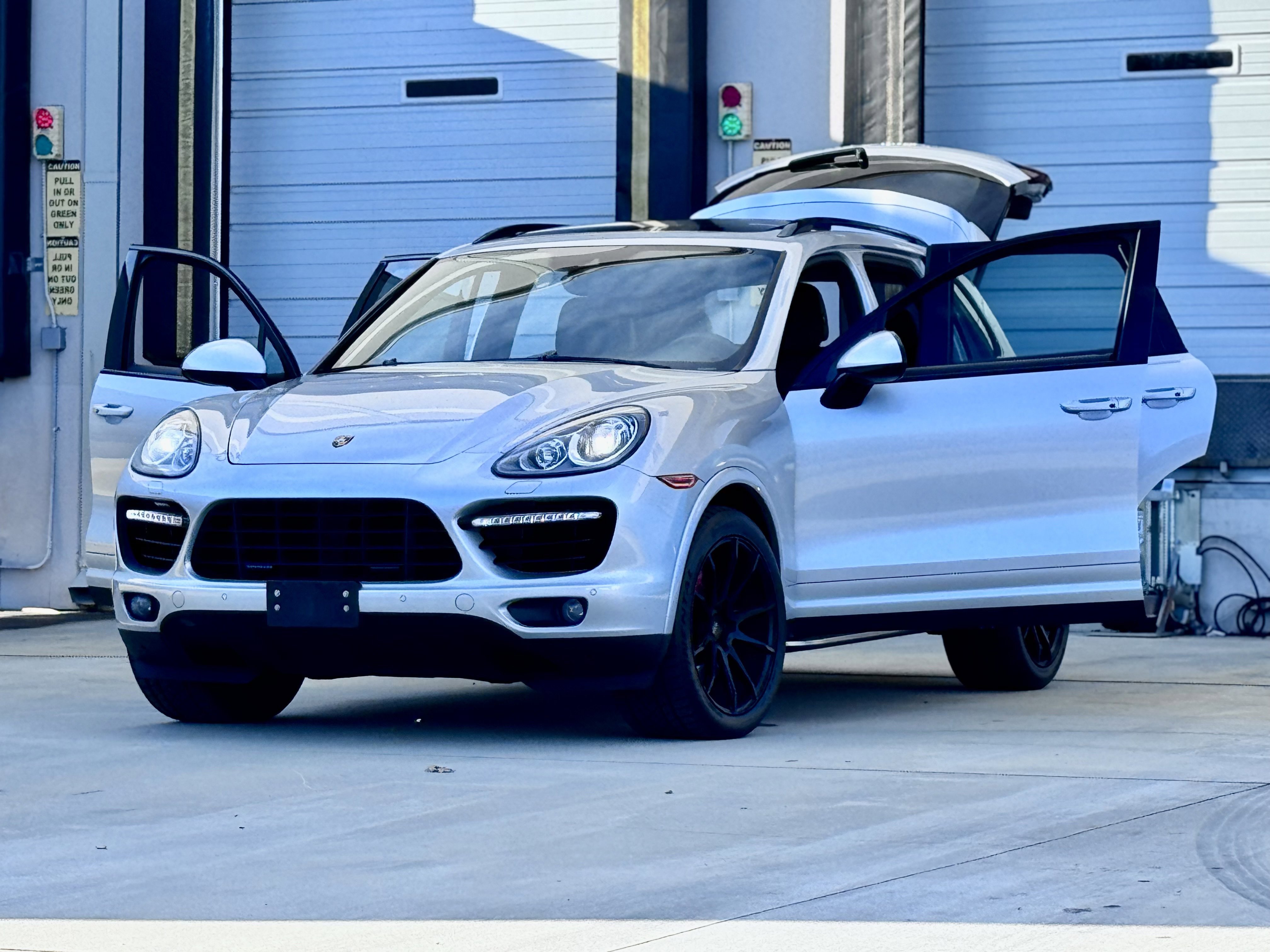 Used 2014 Porsche Cayenne Turbo S image 6