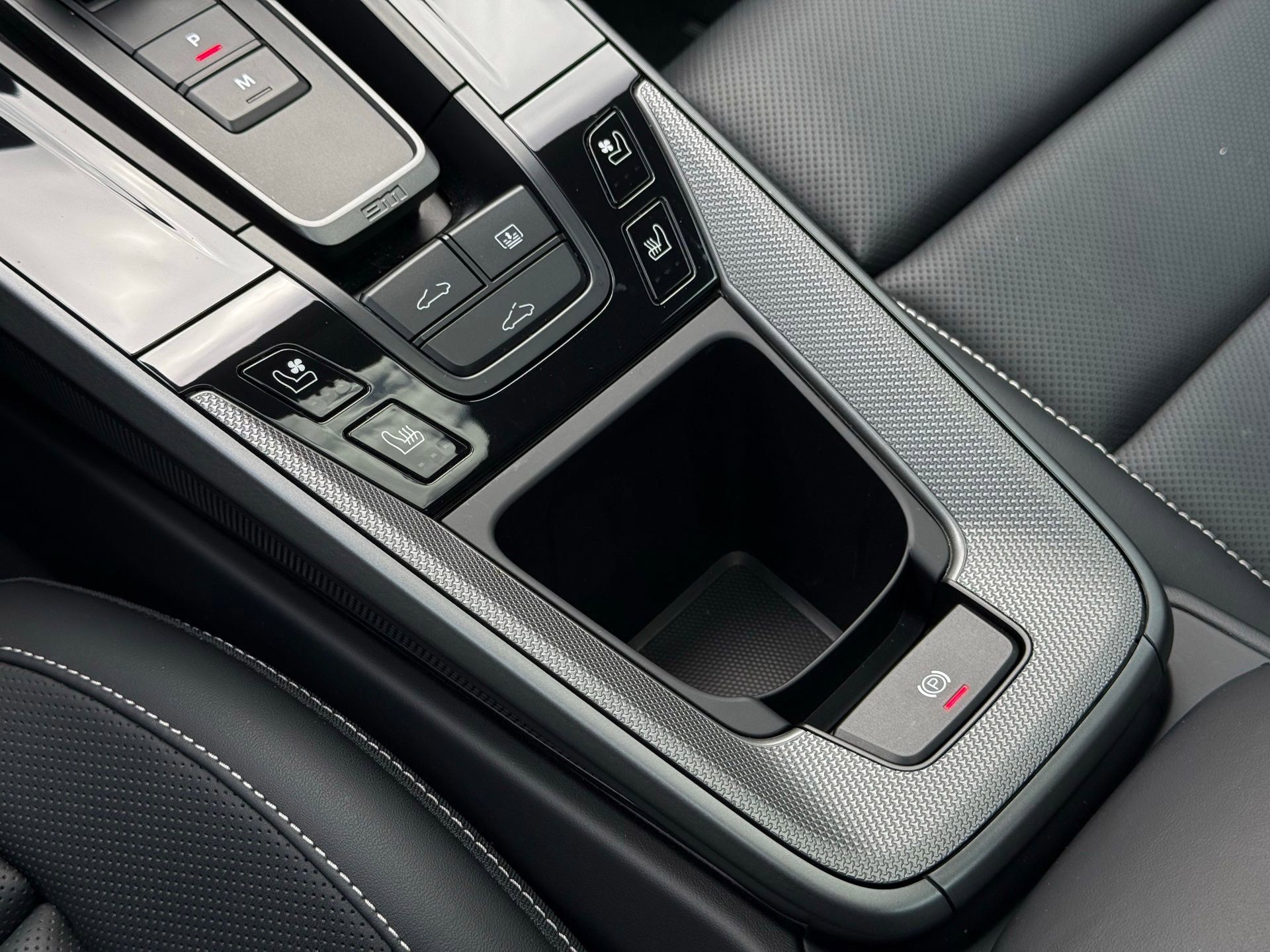 Certified 2025 Porsche 911 Carrera RWD image 24