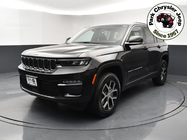 Used 2025 Jeep Grand Cherokee Limited w/ Trailer Tow Package AWD/4WD image 3