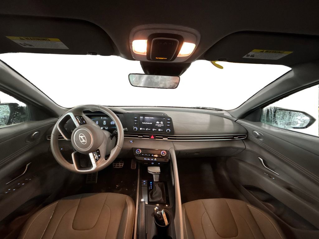 Certified 2025 Hyundai Elantra Sport image 9