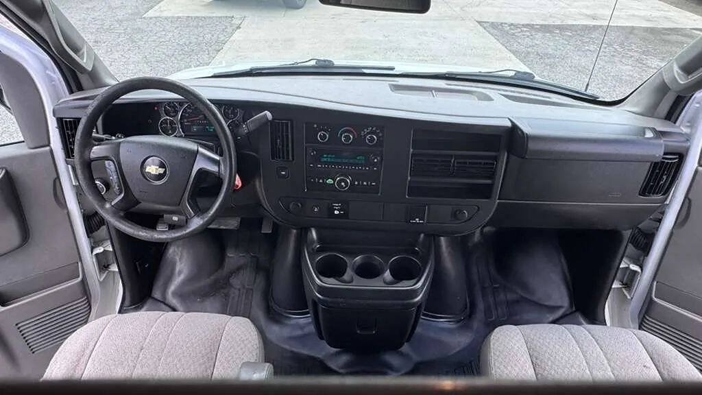 Used 2016 Chevrolet Express 2500 RWD image 16