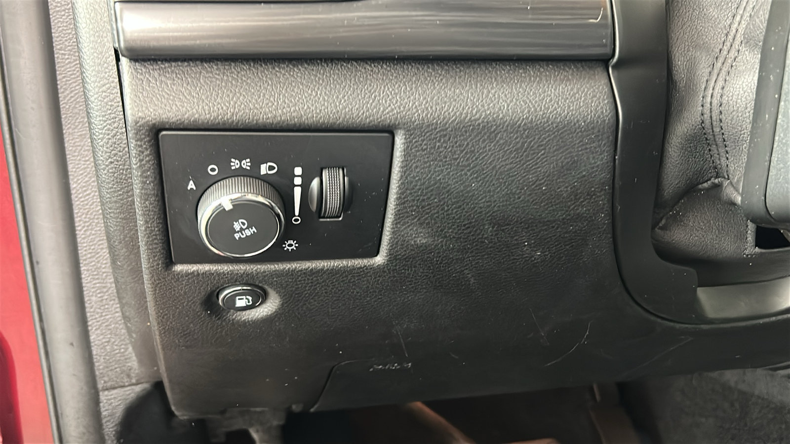 Used 2020 Jeep Grand Cherokee Altitude AWD/4WD image 24