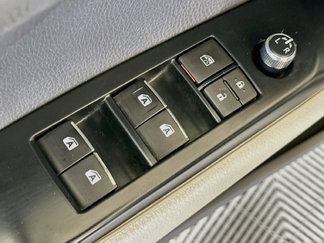 Certified 2020 Toyota Camry XLE FWD image 19