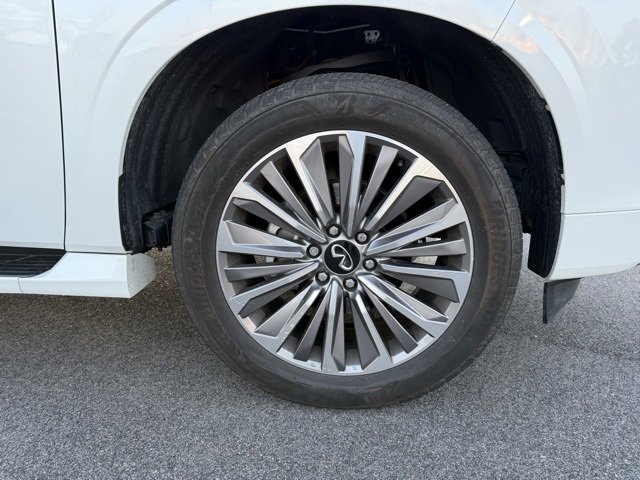 Used 2025 INFINITI QX80 Sensory image 10