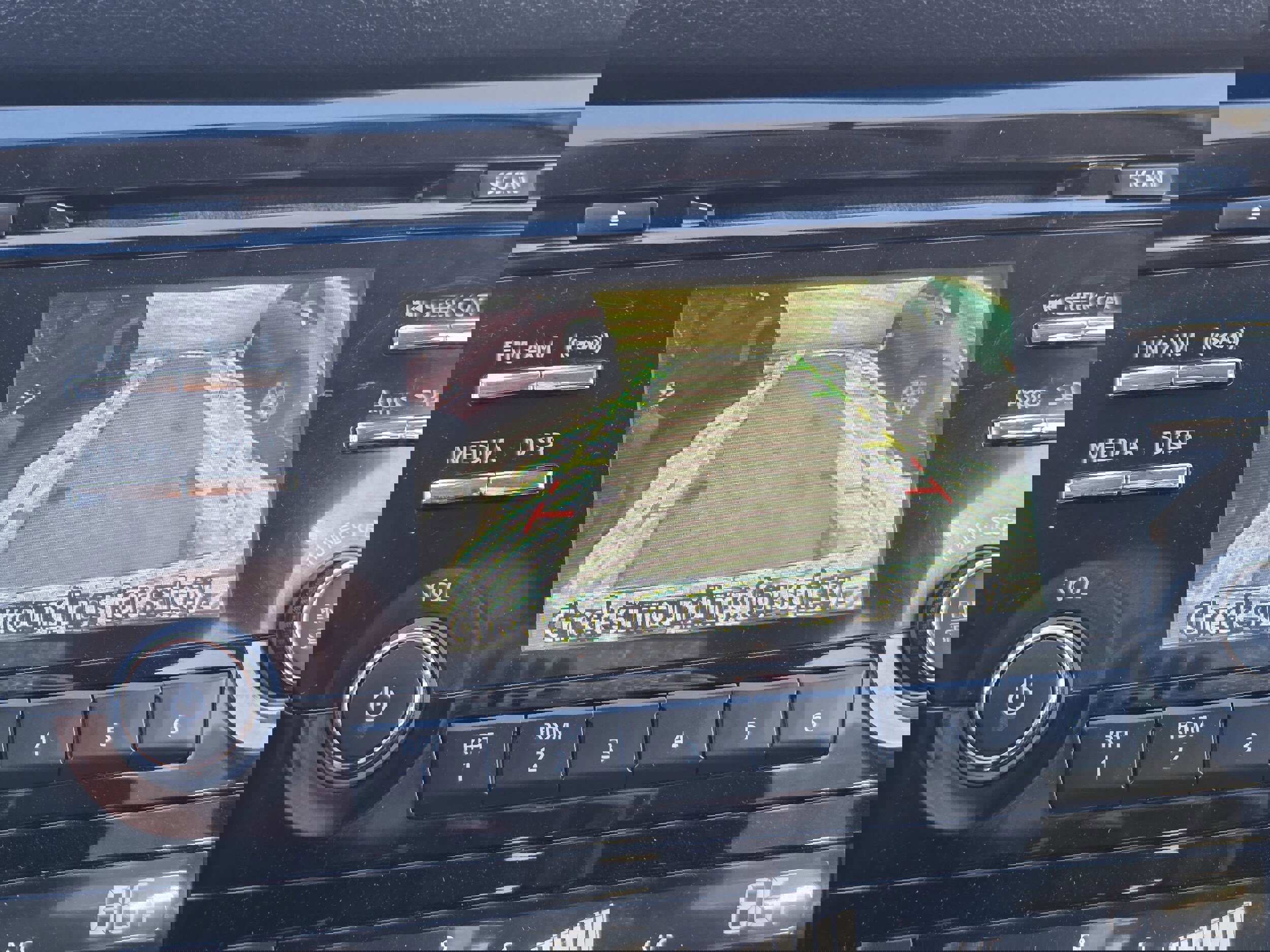 Used 2015 Nissan Rogue SV image 16