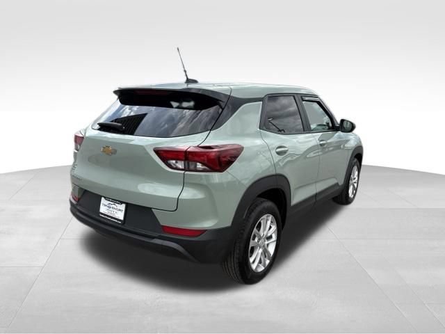 Used 2025 Chevrolet TrailBlazer LS w/ LS Convenience Package FWD image 2