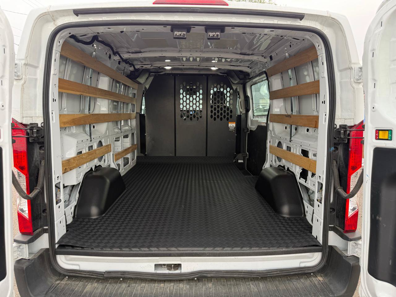 Used 2025 Ford Transit 250 Low Roof w/ Exterior Upgrade Package RWD image 5