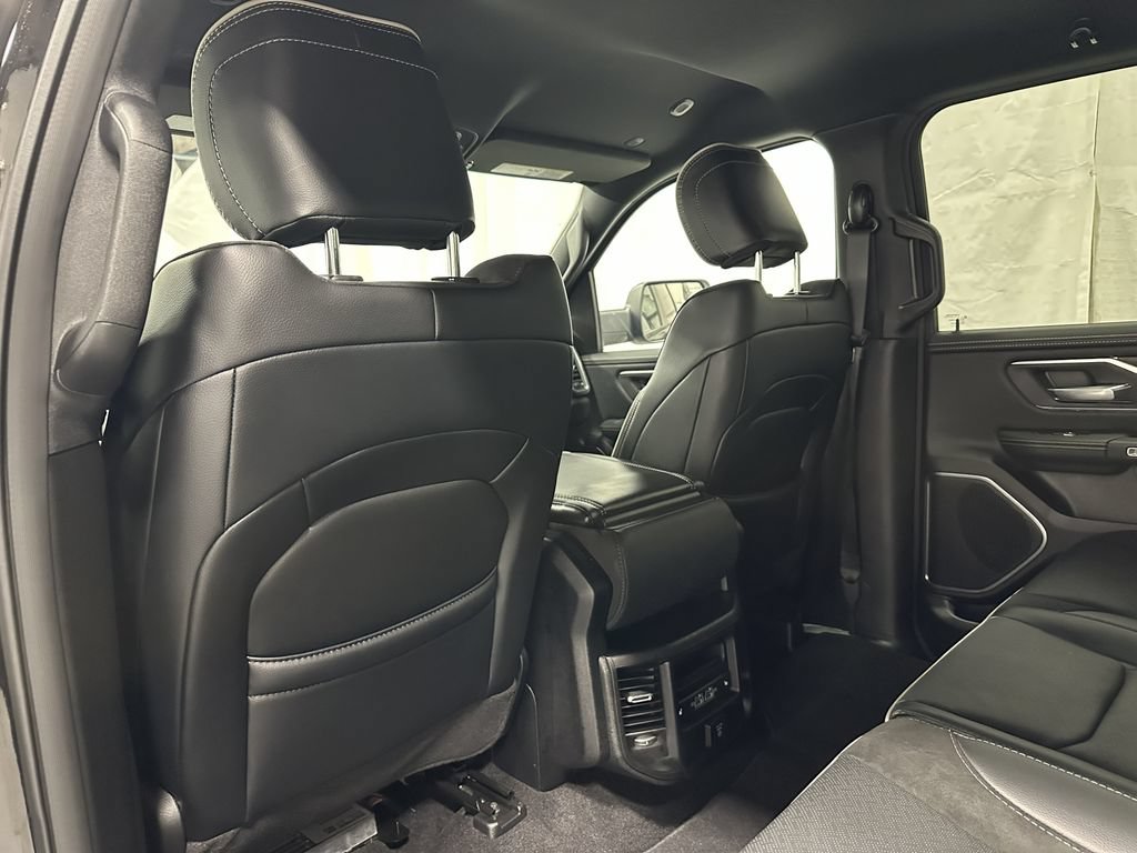 Used 2025 RAM 1500 Laramie AWD/4WD image 41