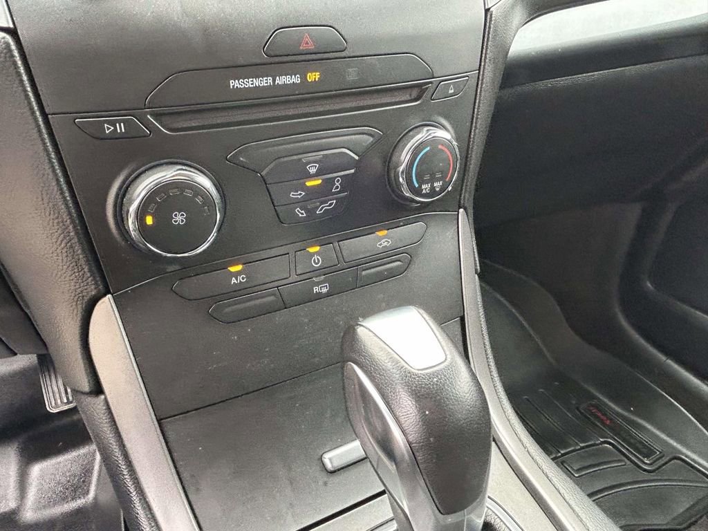 Used 2018 Ford Edge SE image 24