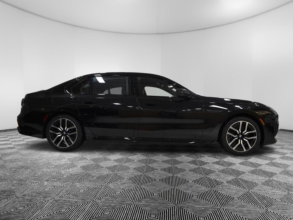 Used 2025 BMW 760i xDrive AWD/4WD image 6