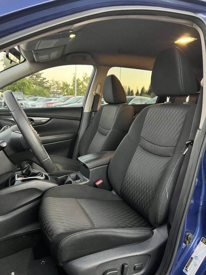 Used 2017 Nissan Rogue SV FWD image 9