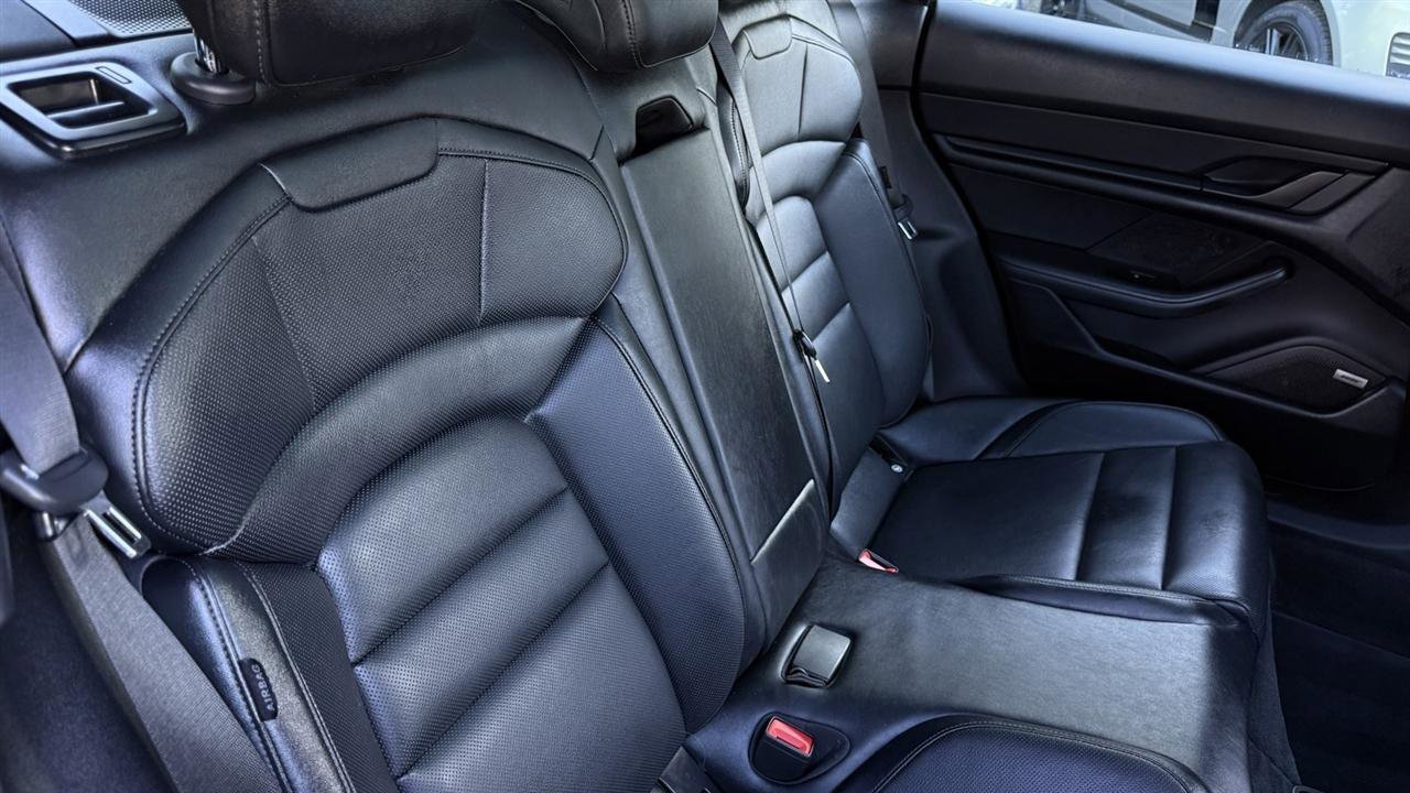 Used 2022 Porsche Taycan RWD image 39