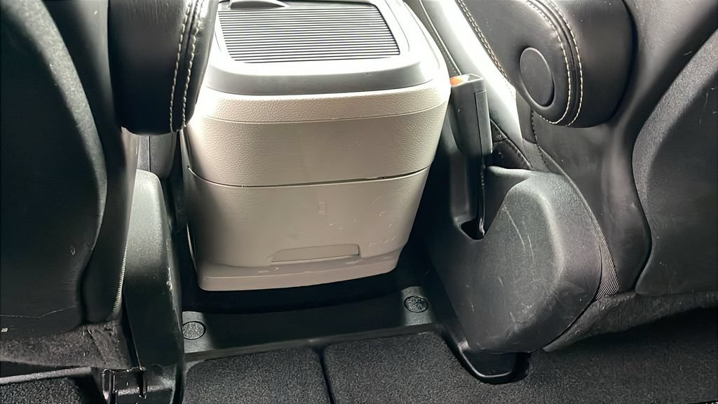 Used 2024 Chrysler Pacifica Touring-L FWD image 13