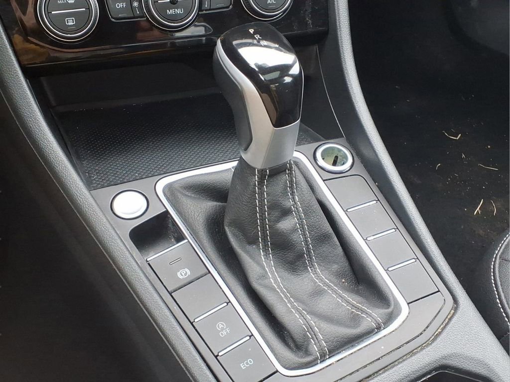 Used 2024 Volkswagen Jetta SE image 10