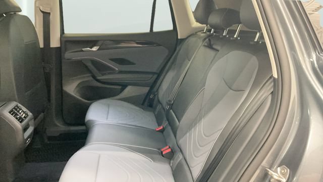 New 2026 Volkswagen Tiguan SE AWD/4WD image 17