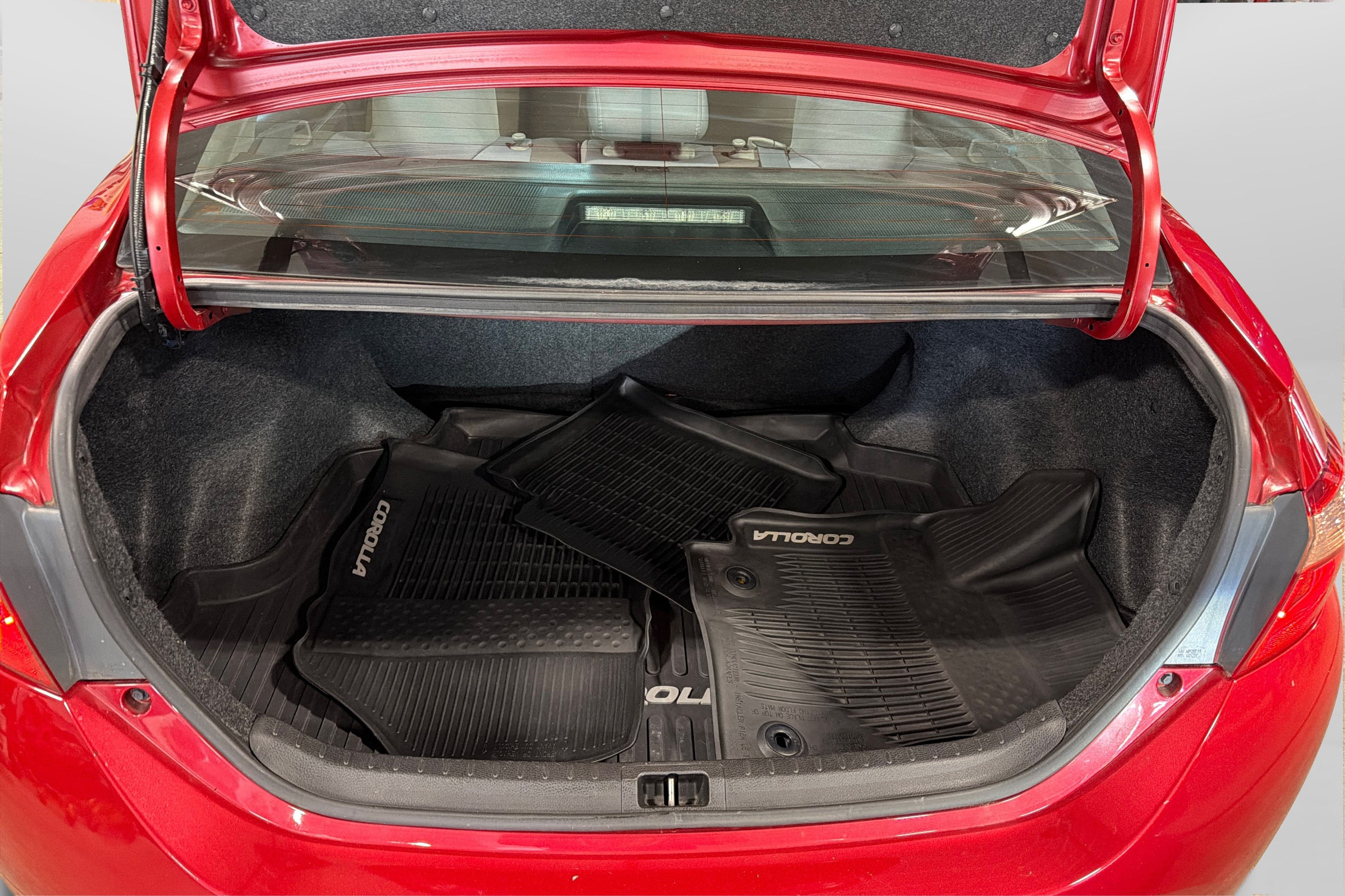Used 2018 Toyota Corolla LE FWD image 40