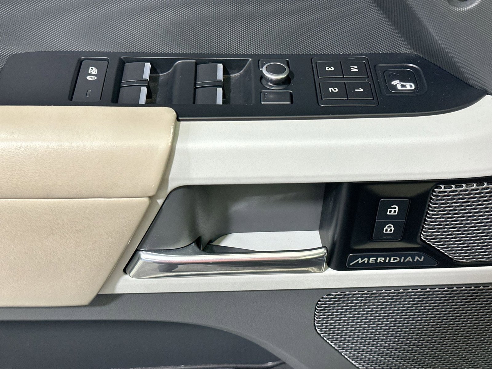 Used 2020 Land Rover Defender 110 HSE image 17