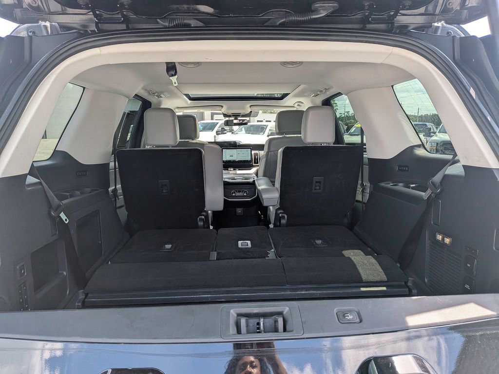 Used 2025 Ford Expedition Active image 12