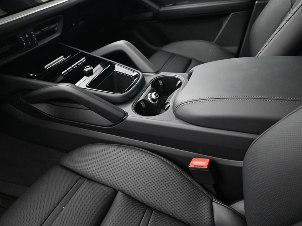 New 2026 Porsche Cayenne image 21