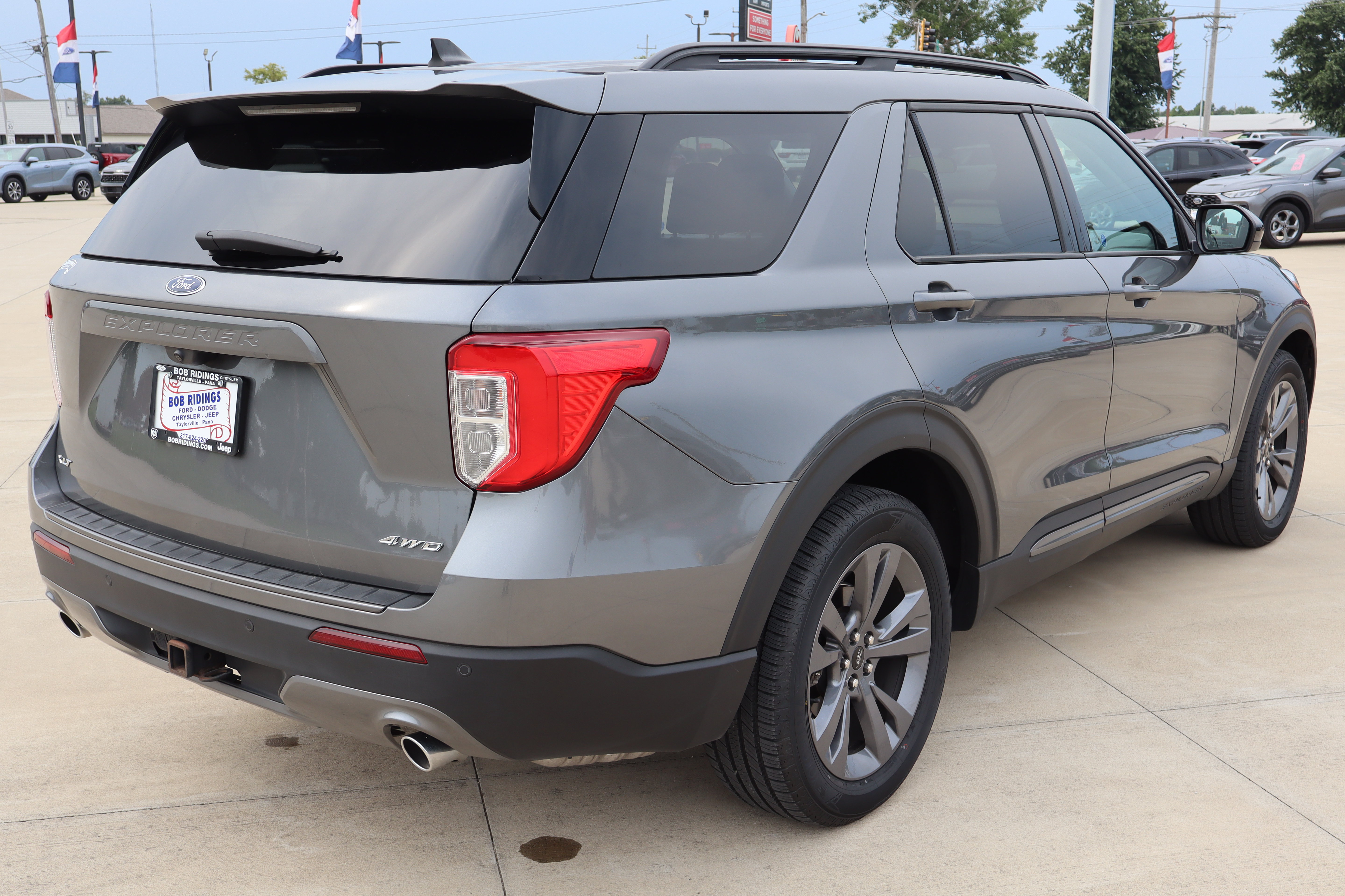 Used 2023 Ford Explorer XLT w/ Equipment Group 202A AWD/4WD image 5