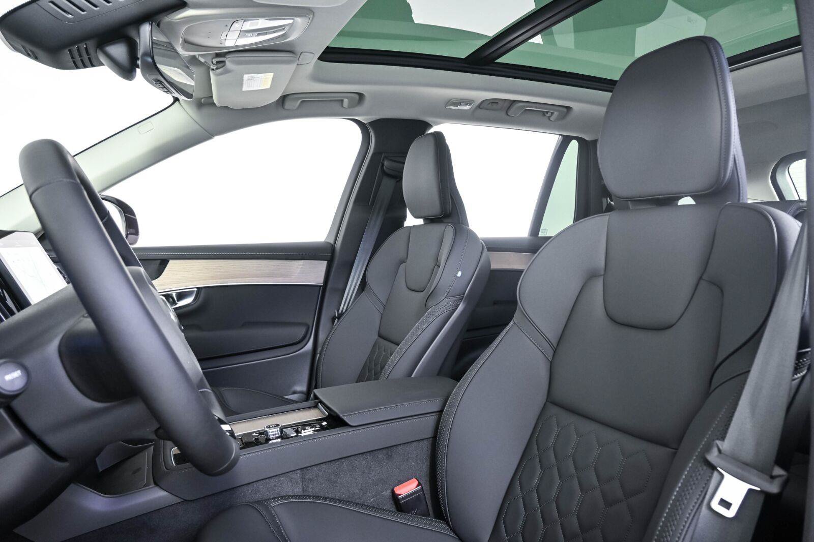 New 2026 Volvo XC90 B6 Plus w/ Protection Package Premier AWD/4WD image 5