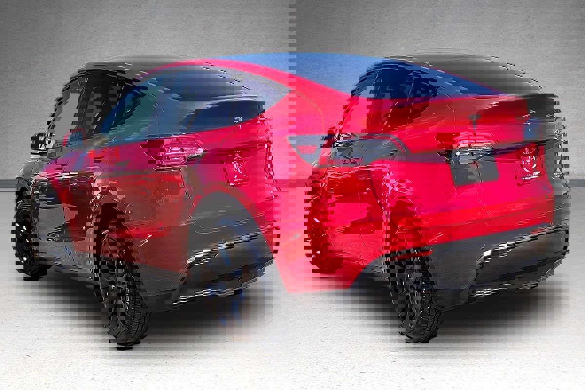 Used 2022 Tesla Model Y Long Range image 10