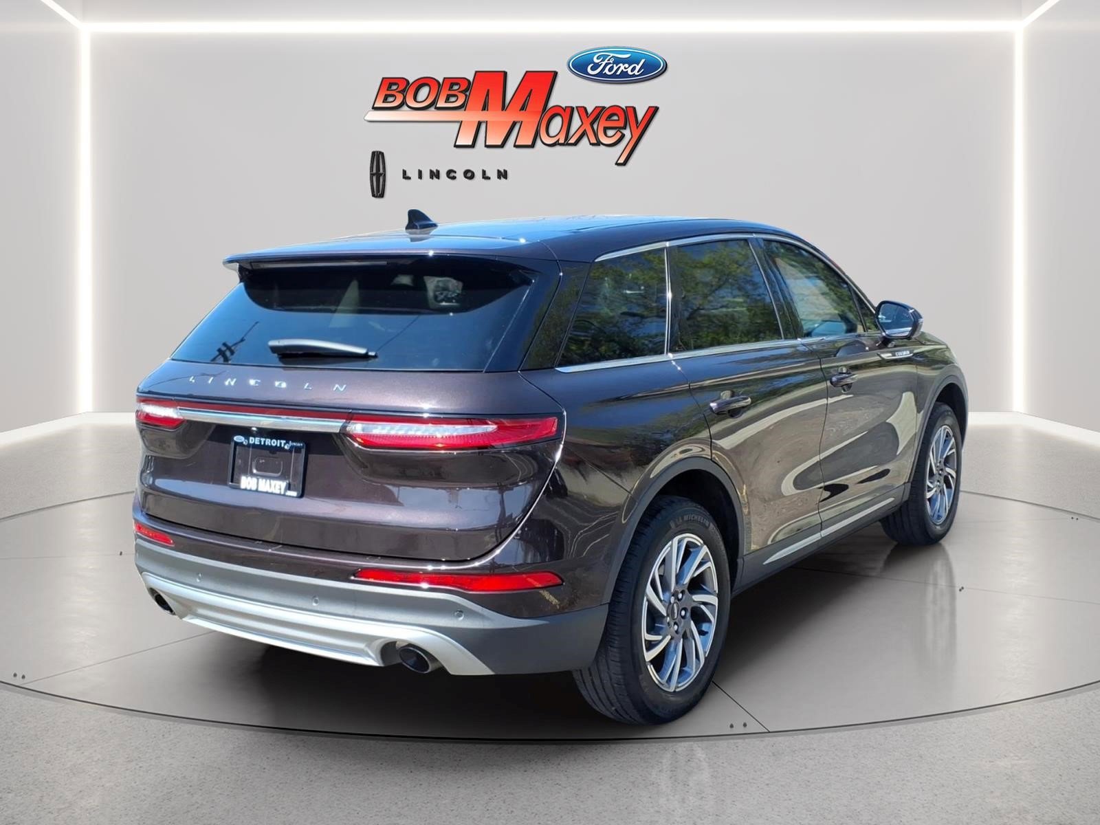 Used 2023 Lincoln Corsair AWD w/ Equipment Group 101A image 4