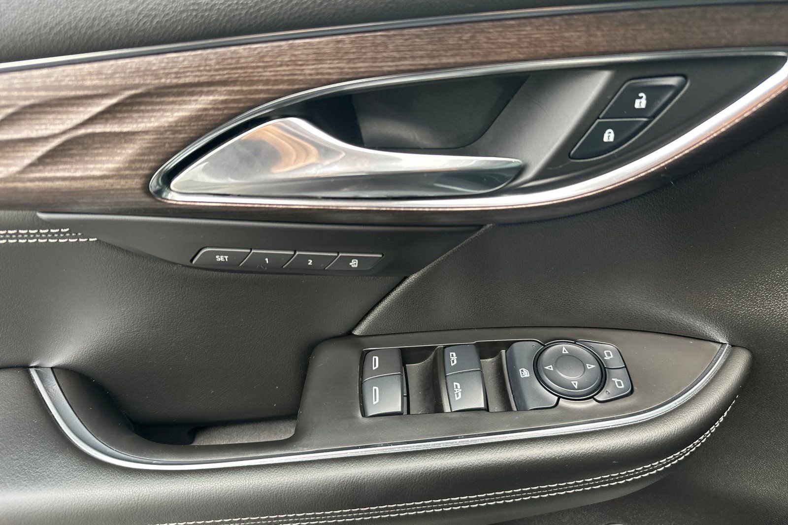 Used 2022 Buick Envision Avenir w/ Safety Package image 11