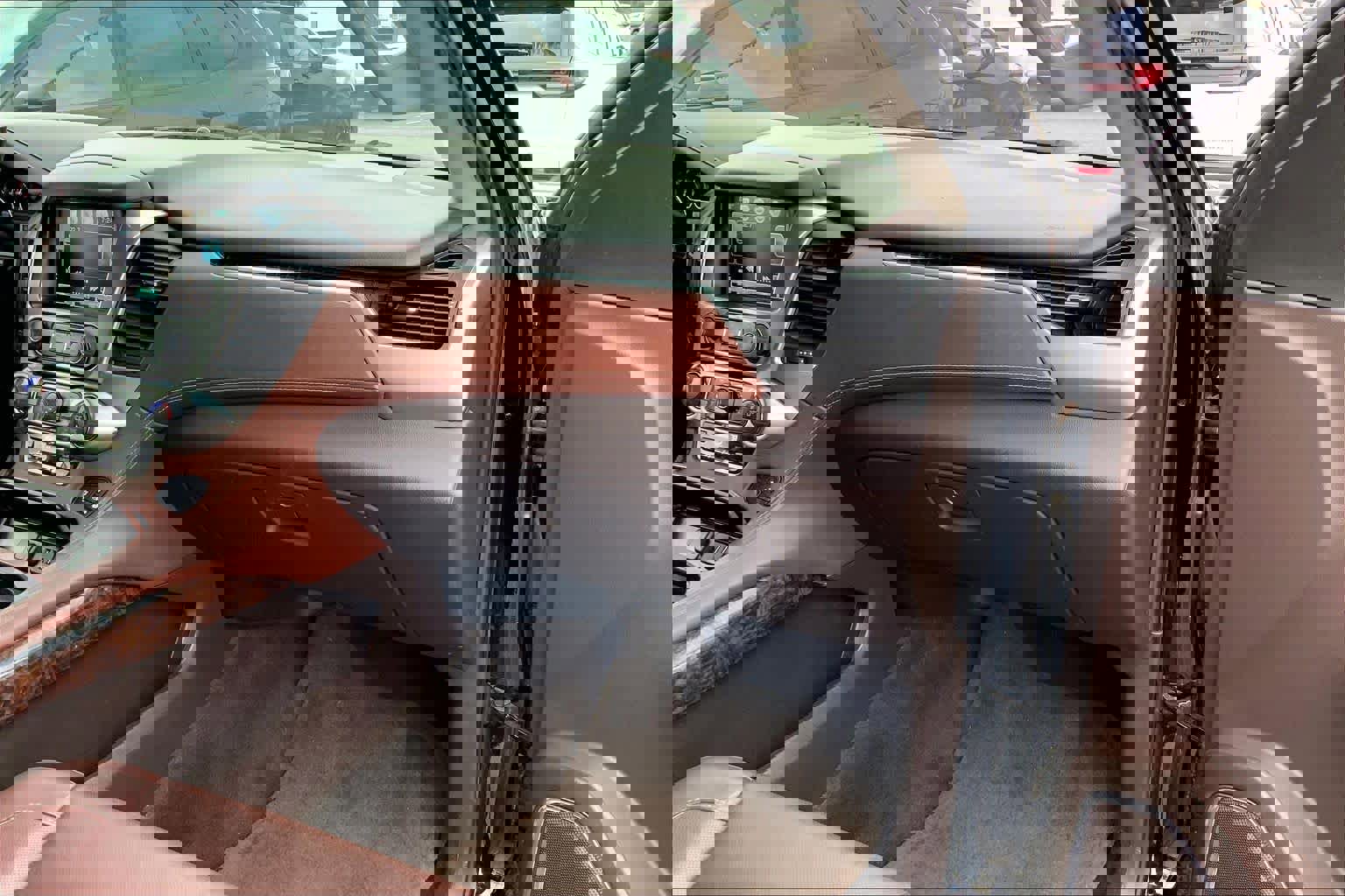 Used 2015 Chevrolet Tahoe LTZ RWD image 18