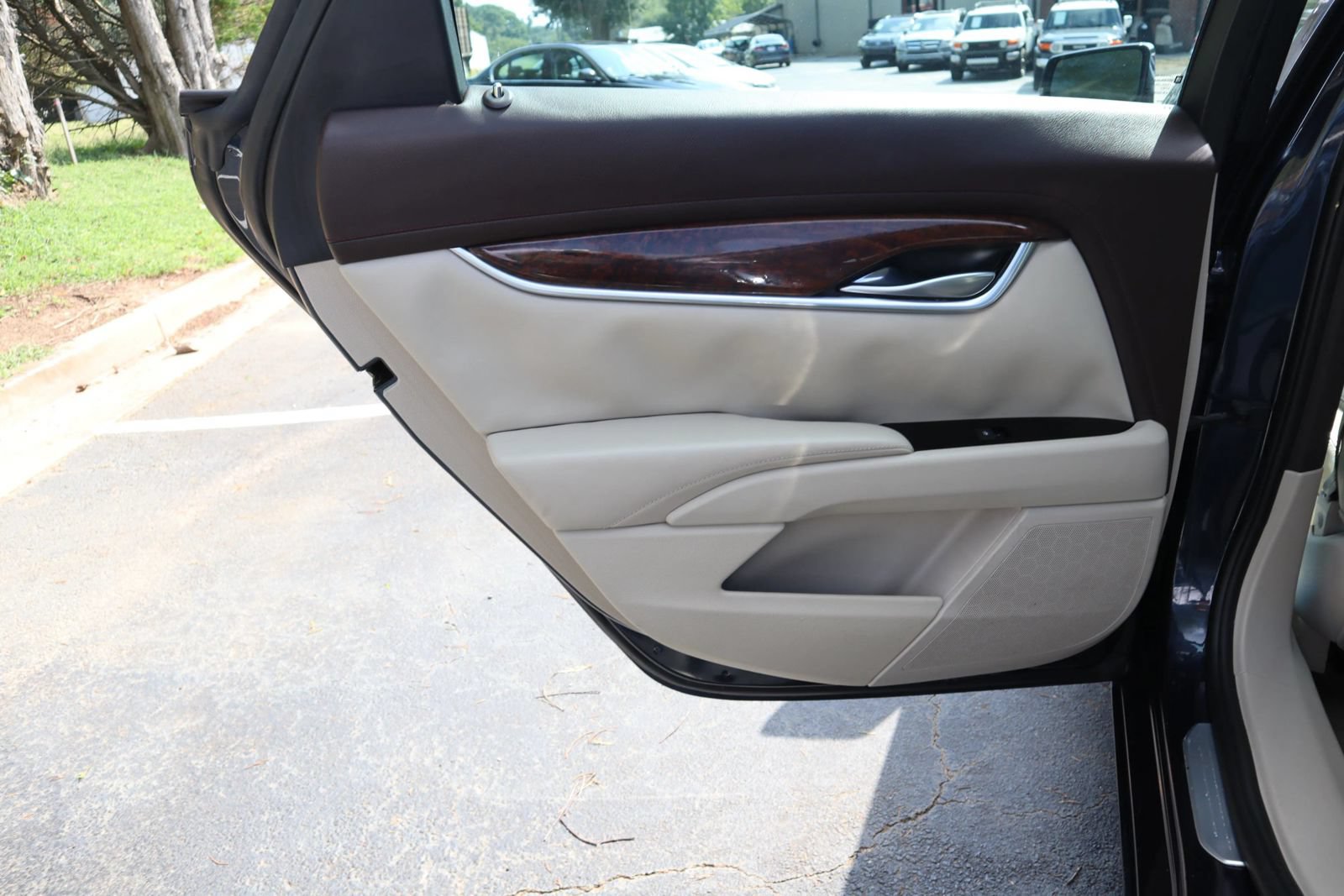 Used 2013 Cadillac XTS Luxury FWD image 10