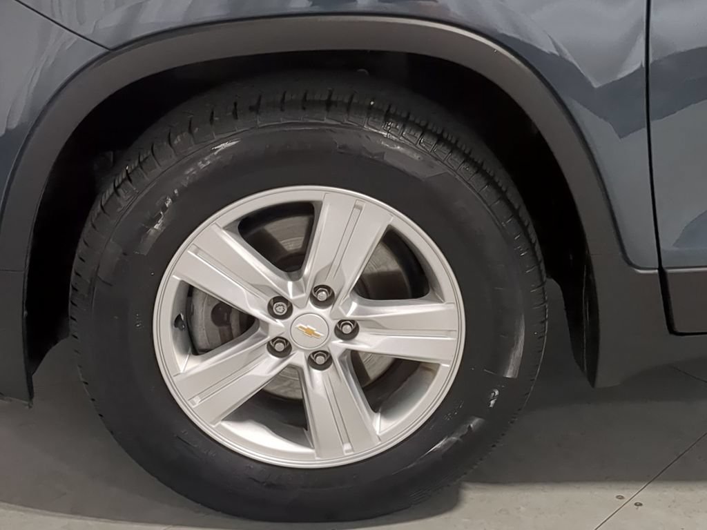 Used 2021 Chevrolet Trax LT w/ Driver Confidence Package FWD image 17