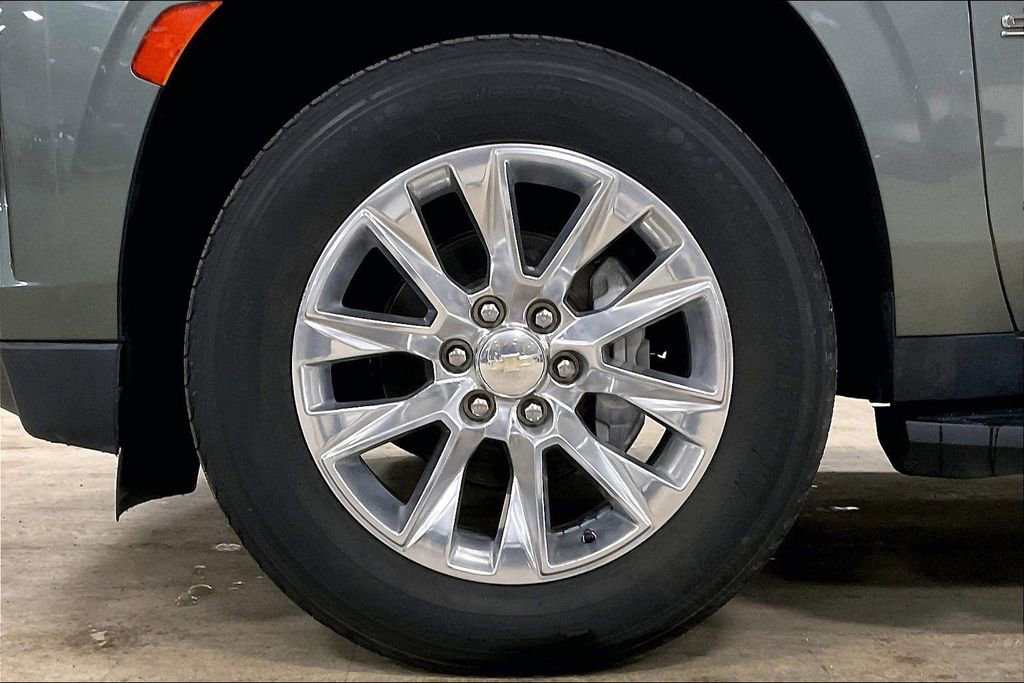 Used 2023 Chevrolet Suburban Premier AWD/4WD image 9