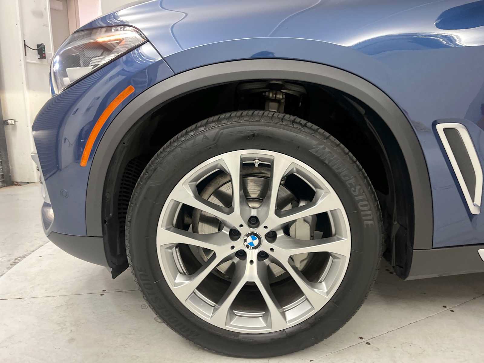 Used 2023 BMW X5 xDrive40i w/ Premium Package AWD/4WD image 25