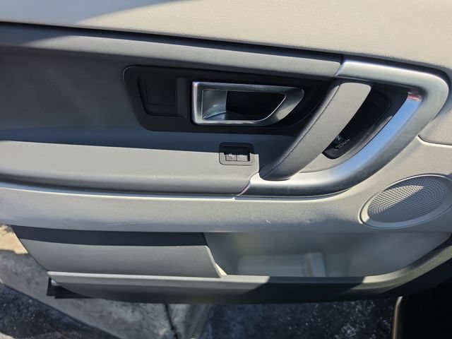 Used 2018 Land Rover Discovery Sport SE AWD/4WD image 15