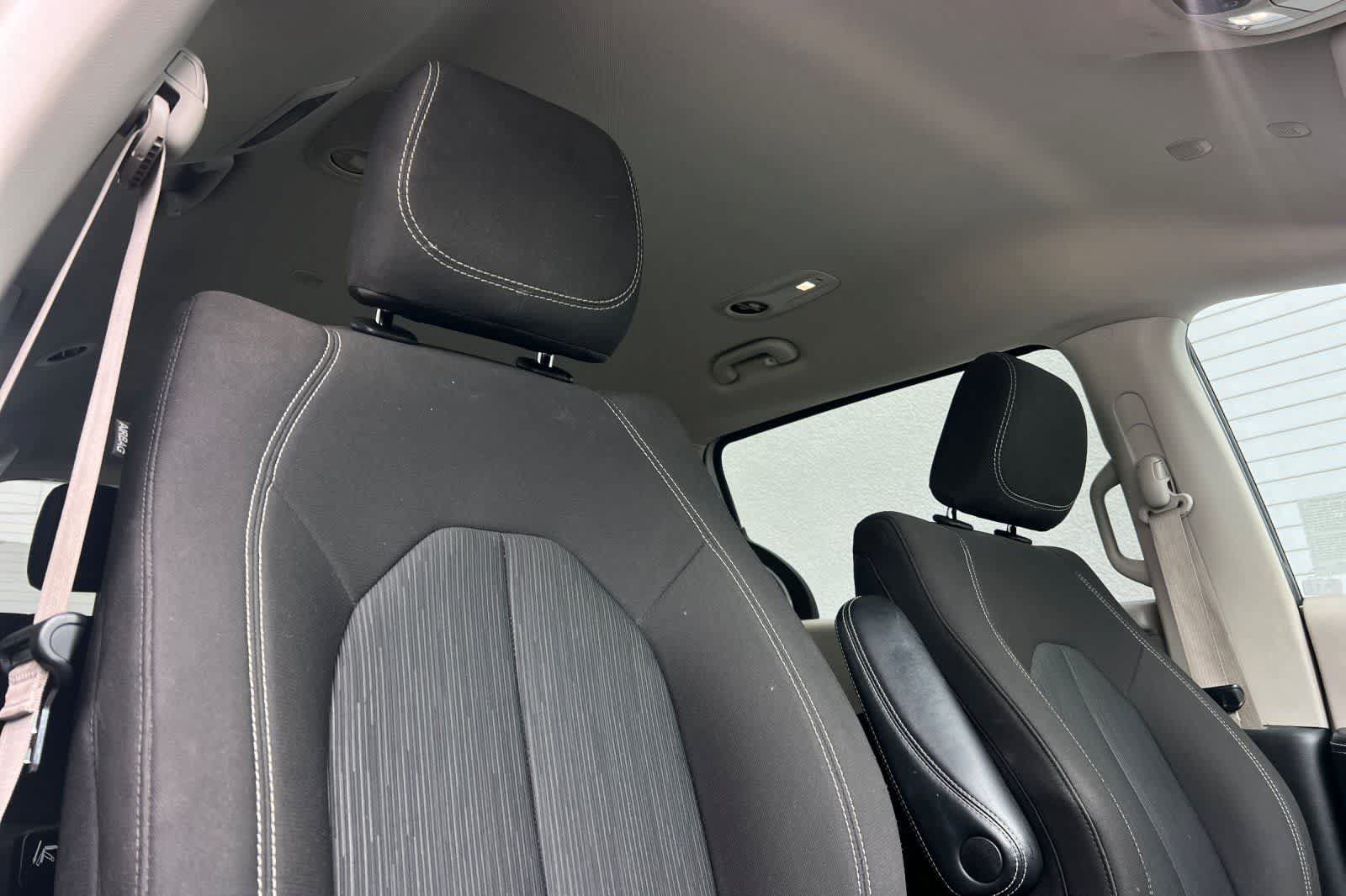 Used 2022 Chrysler Voyager LX FWD image 17