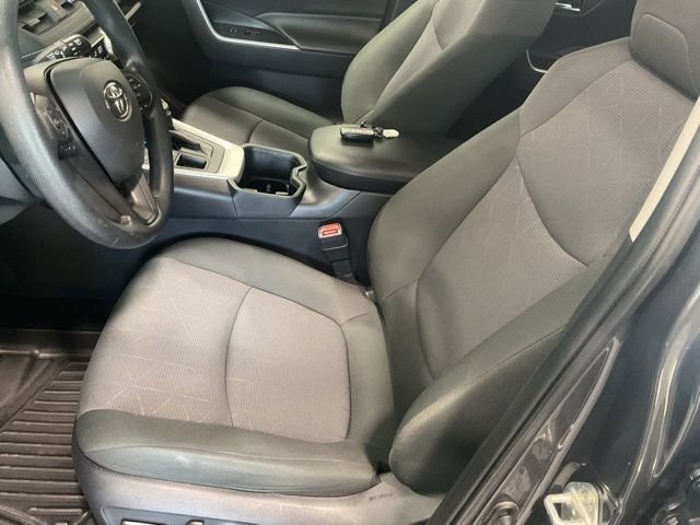 Used 2024 Toyota RAV4 XLE AWD/4WD image 11