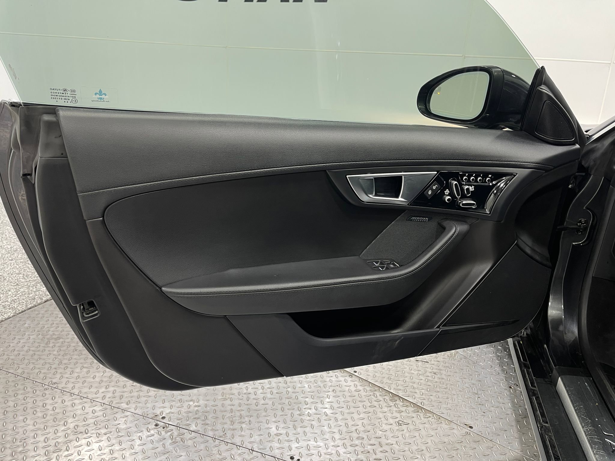 Used 2016 Jaguar F-TYPE S image 15