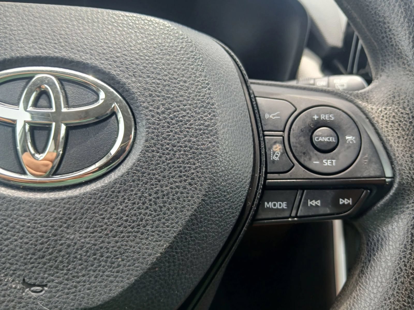 Used 2020 Toyota RAV4 XLE w/ Convenience Package FWD image 32
