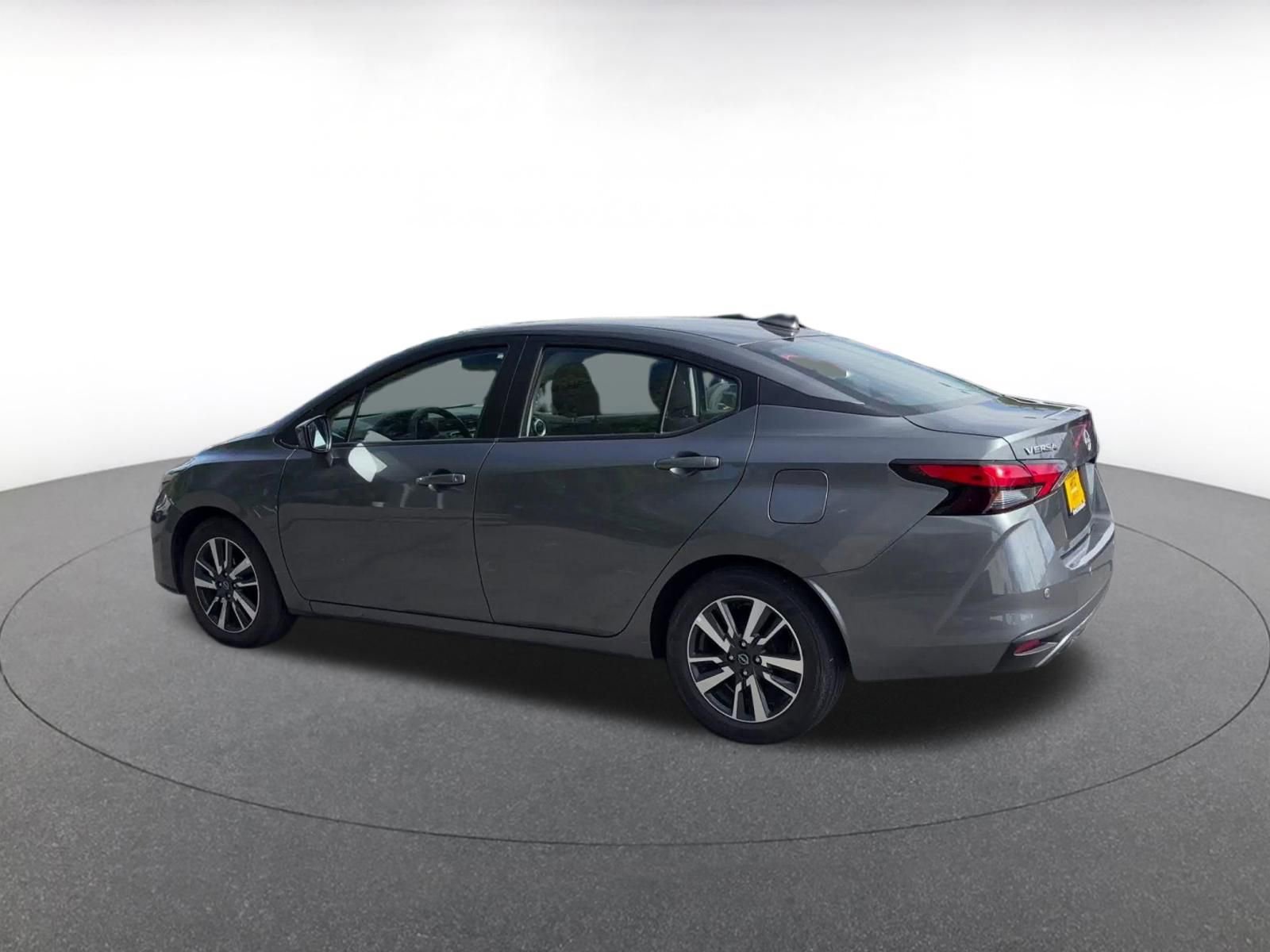 Used 2025 Nissan Versa SV FWD image 10