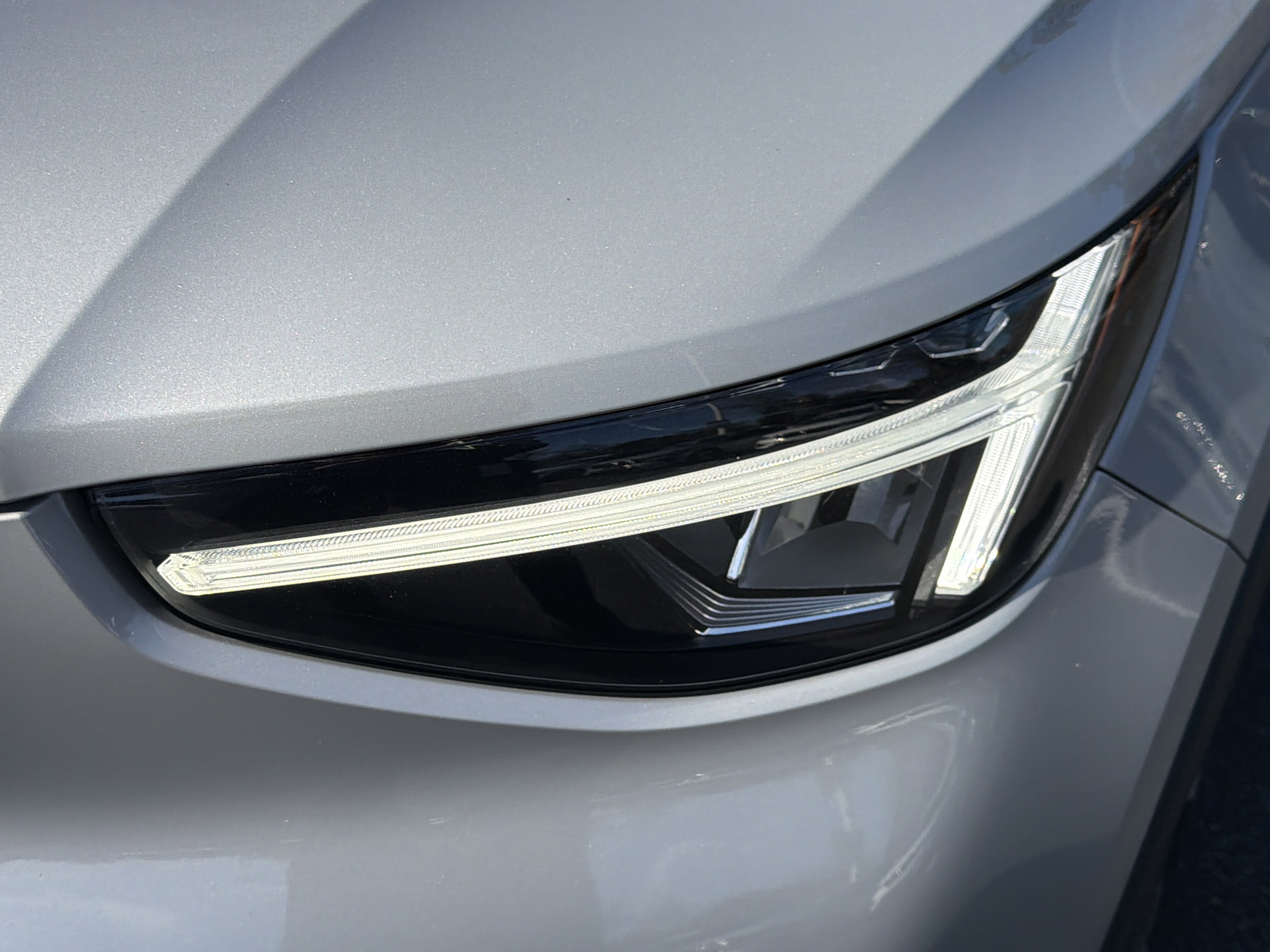 Certified 2023 Volvo XC40 B4 Plus w/ Driver Assist Package image 6