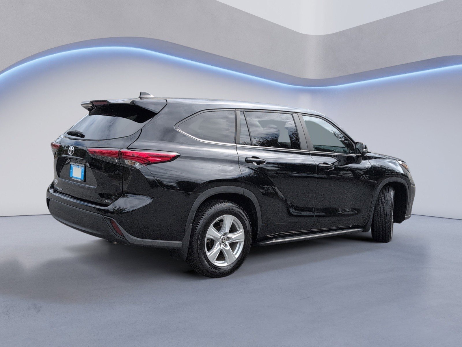 Used 2023 Toyota Highlander L image 4