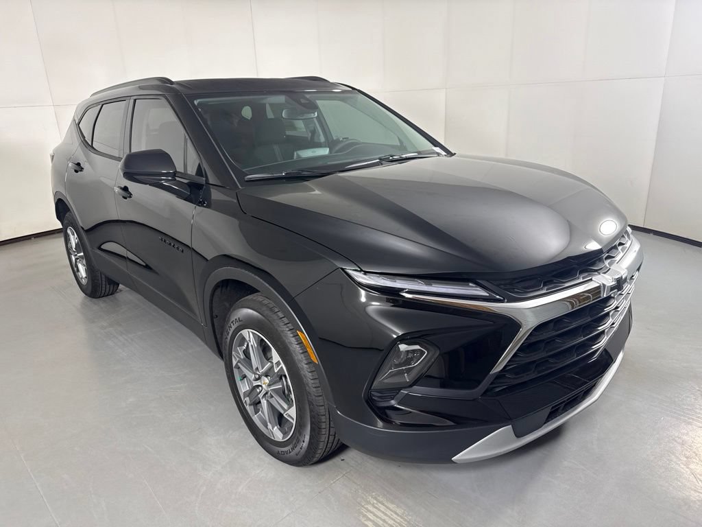 New 2026 Chevrolet Blazer LT w/ Convenience Package FWD image 2