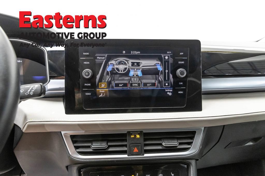 Used 2025 Volkswagen Taos SE FWD image 12