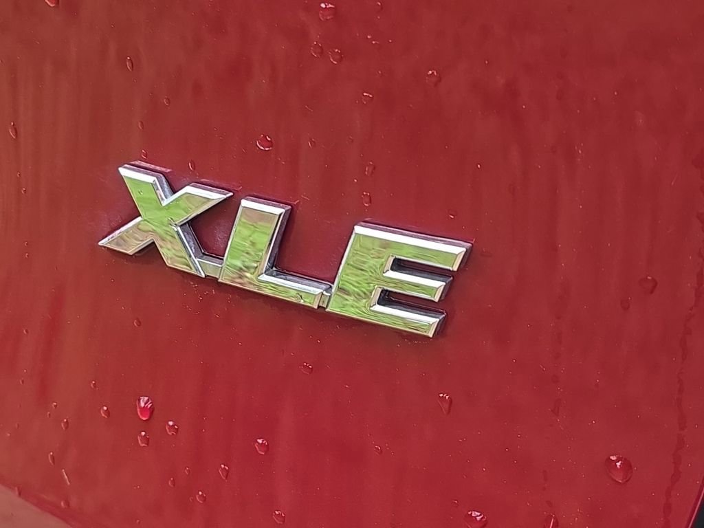 Used 2021 Toyota RAV4 XLE Premium image 6