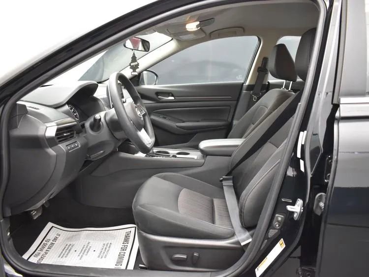 Used 2025 Nissan Altima 2.5 SV image 14