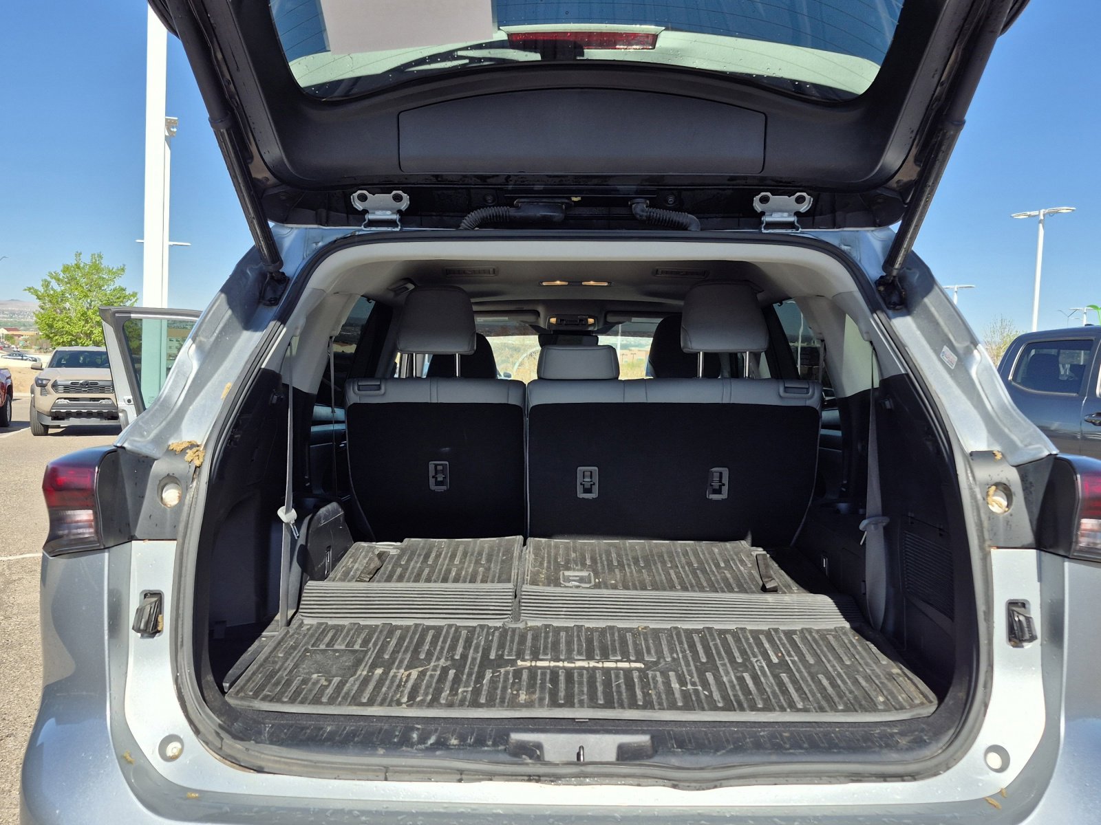 Used 2021 Toyota Highlander XLE image 21