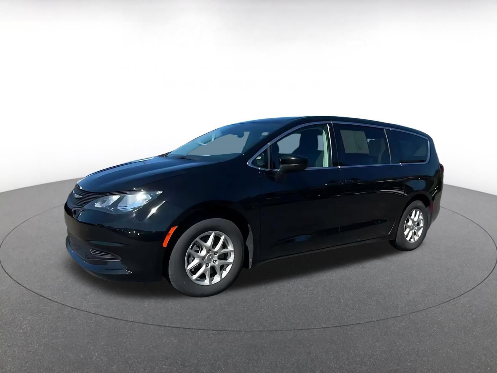 Used 2024 Chrysler Voyager LX FWD image 6