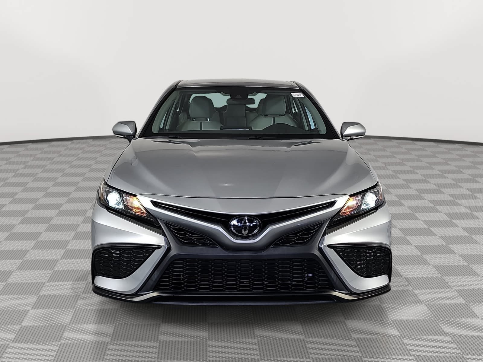Used 2023 Toyota Camry SE FWD image 3
