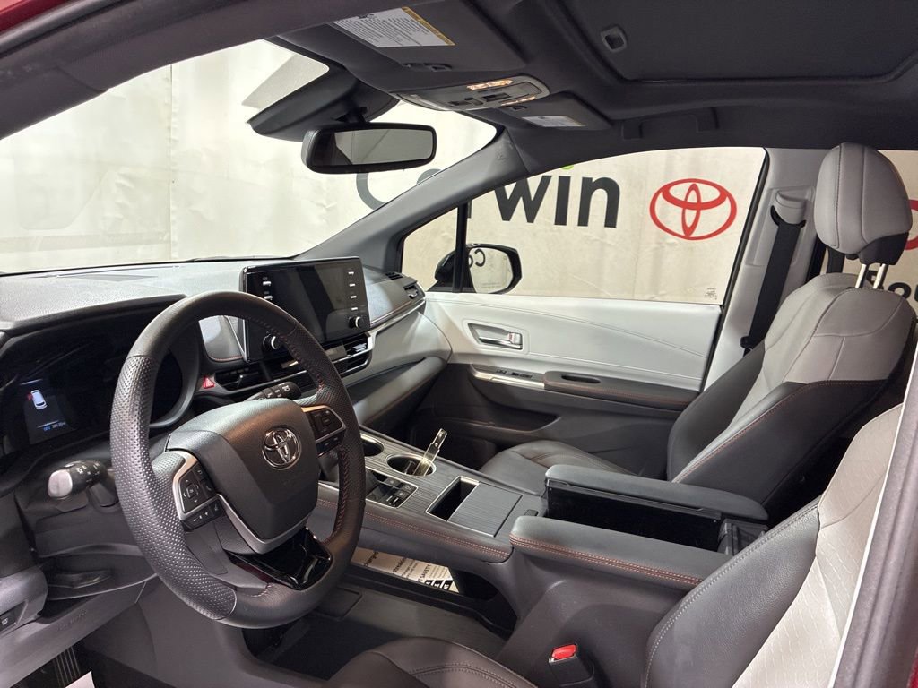 Used 2022 Toyota Sienna XSE image 25
