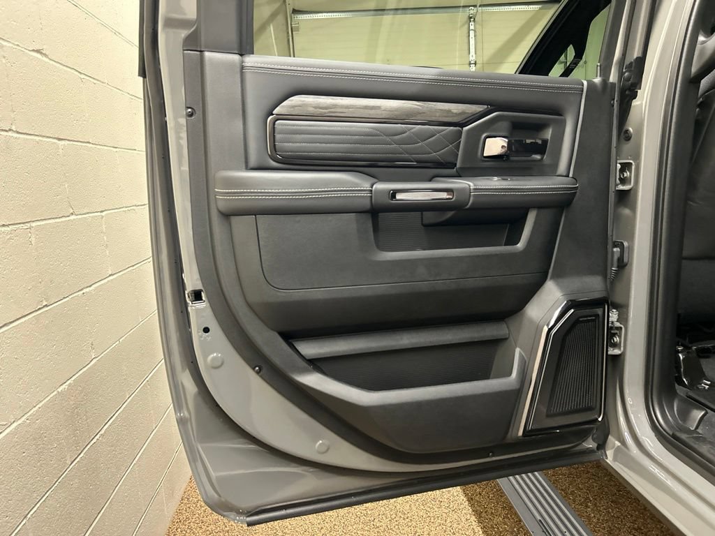 New 2026 RAM 2500 Limited AWD/4WD image 13